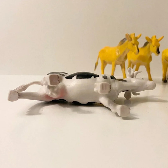 Assorted  Lot of 6 Animal Figures Cows Donkey Pigs Plastic Farm Animal Toys - Picture 12 of 16